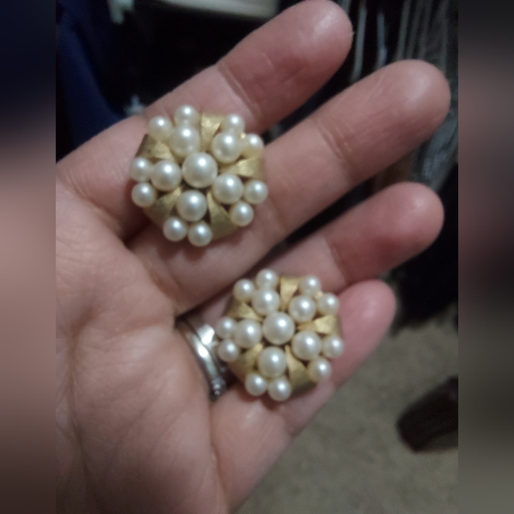 Beautiful Richeliu Pearl Earrings Vintage